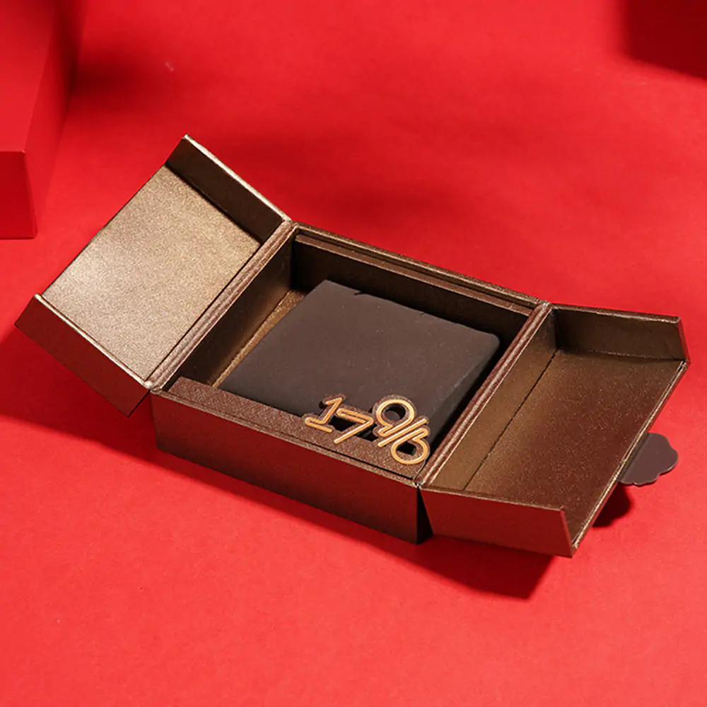 Подарочная коробка с жесткой установкой