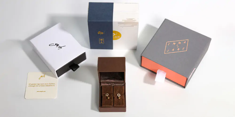 Бумажная подарочная коробка для ювелирных изделий